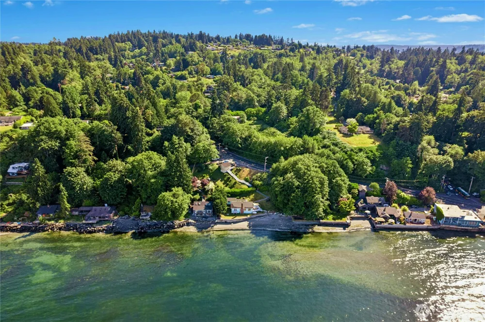 10932 Vashon Hwy SW Vashon, WA 98070
