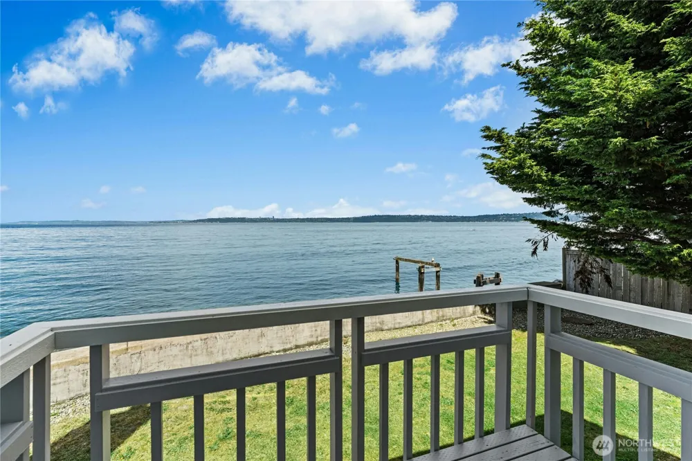 10932 Vashon Hwy SW Vashon, WA 98070