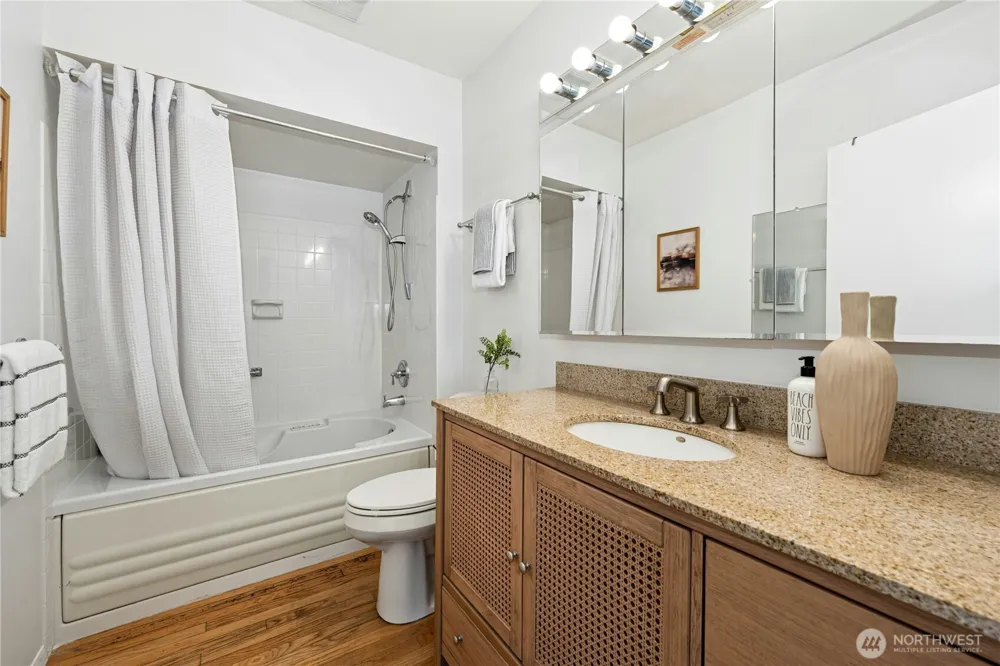 10932 Vashon Hwy SW Vashon, WA 98070