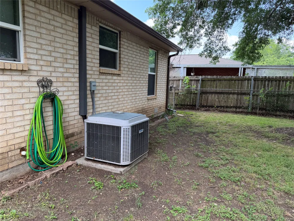 809 S Van Buren McGregor, TX 76657