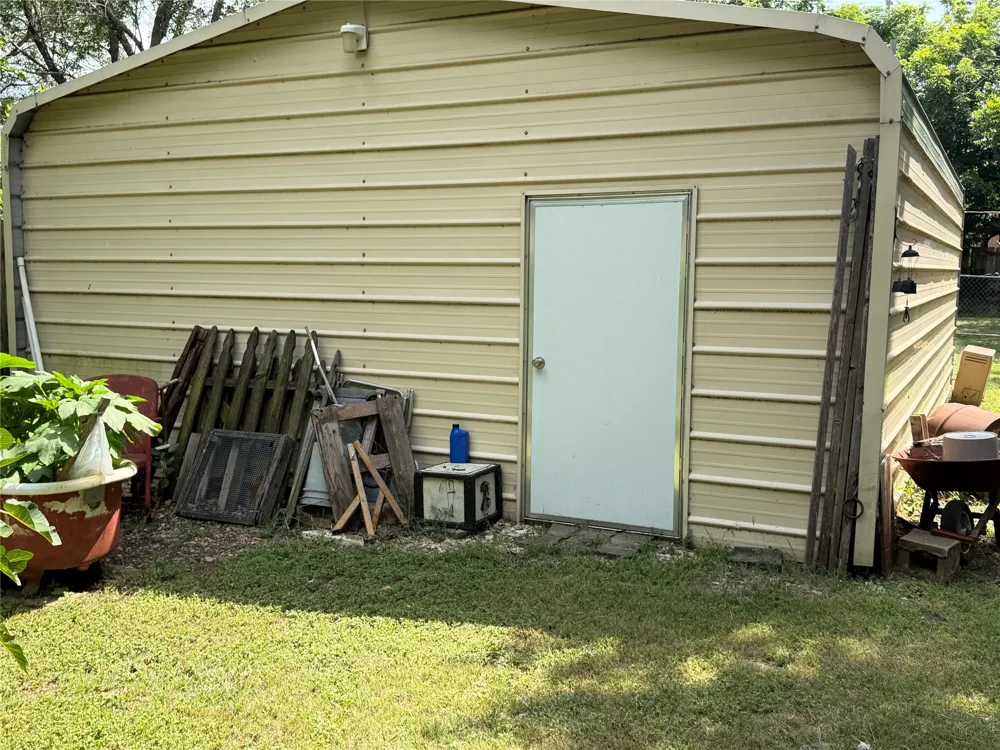 809 S Van Buren McGregor, TX 76657