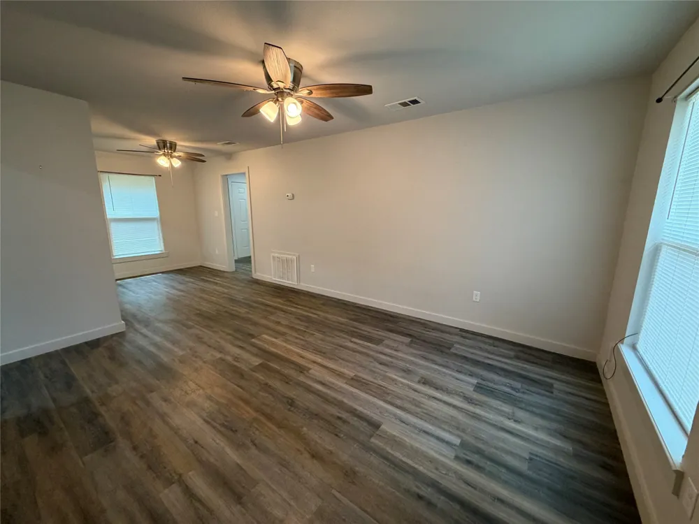 809 S Van Buren McGregor, TX 76657