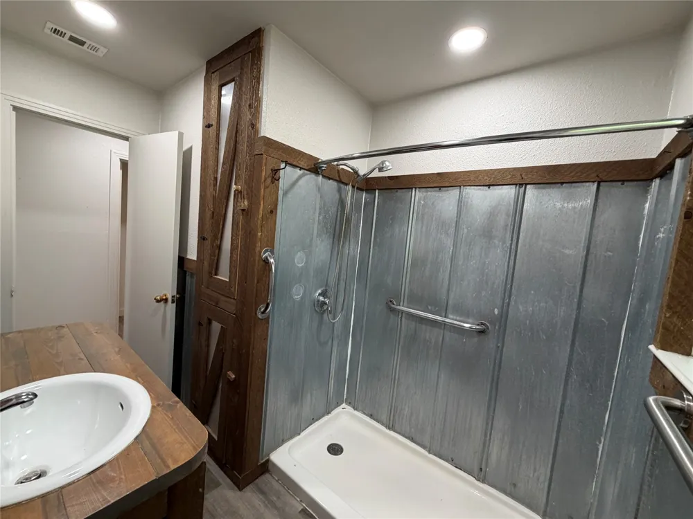 809 S Van Buren McGregor, TX 76657