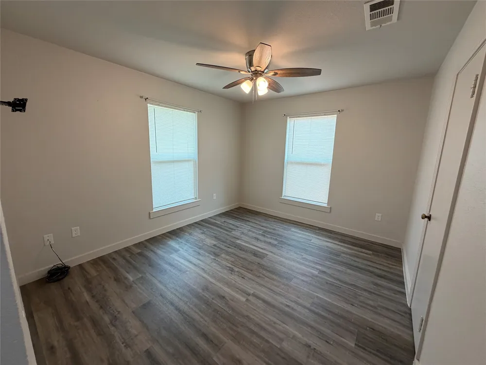 809 S Van Buren McGregor, TX 76657