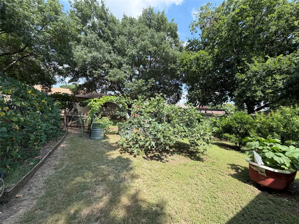 809 S Van Buren McGregor, TX 76657