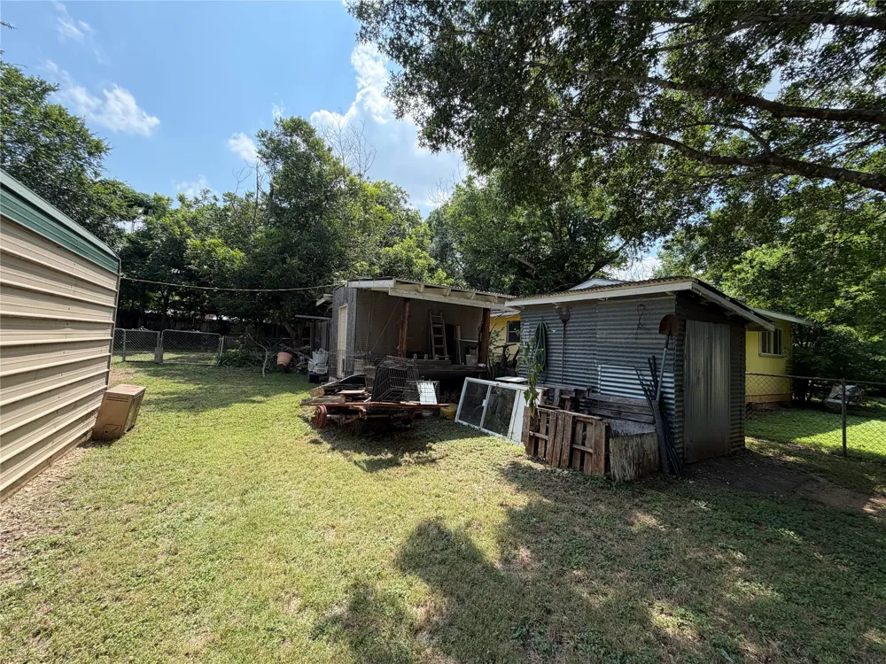 809 S Van Buren McGregor, TX 76657
