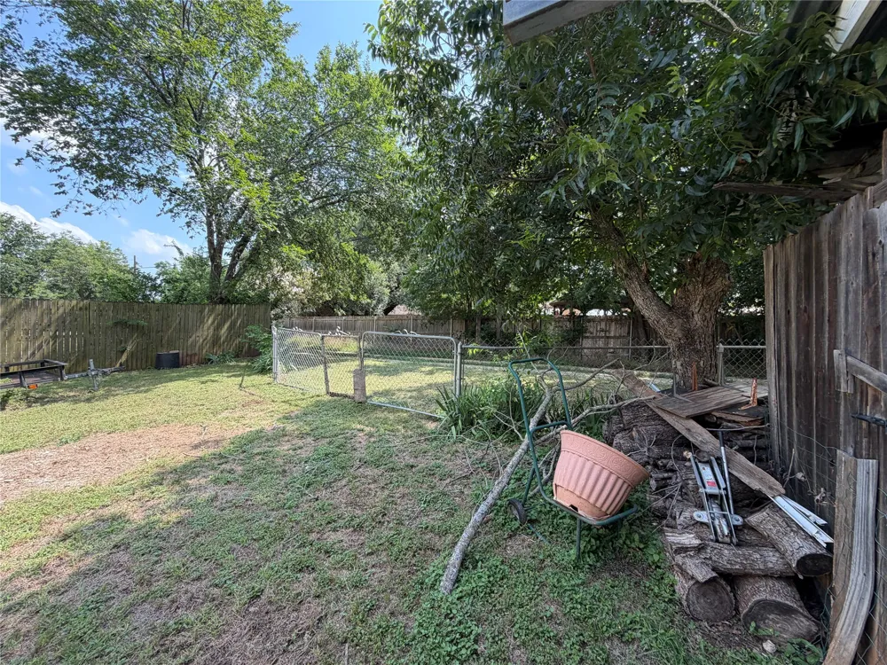 809 S Van Buren McGregor, TX 76657