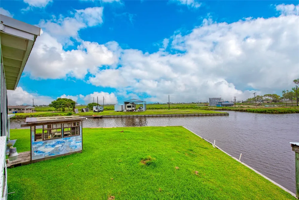 11 Chimaera Road Sargent, TX 77414