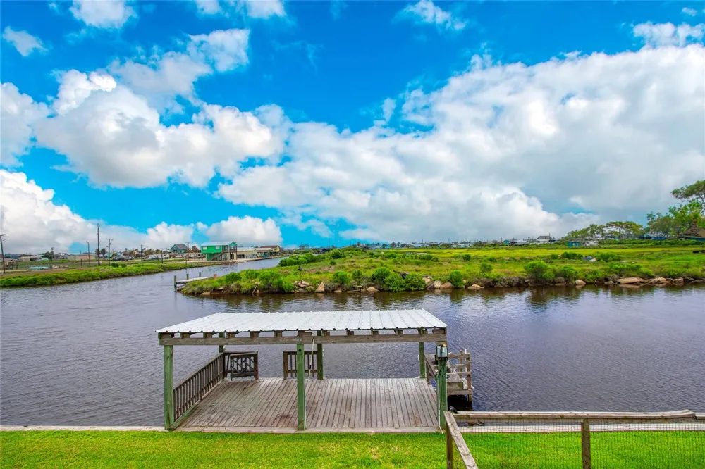 11 Chimaera Road Sargent, TX 77414