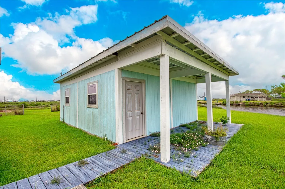 11 Chimaera Road Sargent, TX 77414