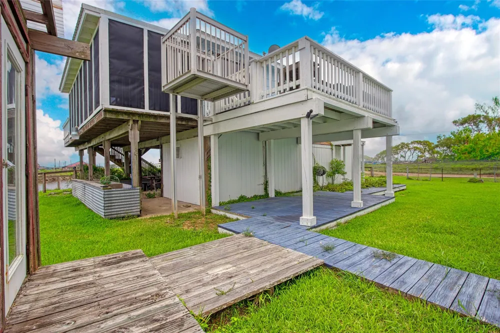 11 Chimaera Road Sargent, TX 77414