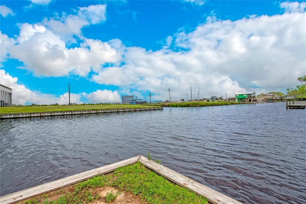 11 Chimaera Road Sargent, TX 77414