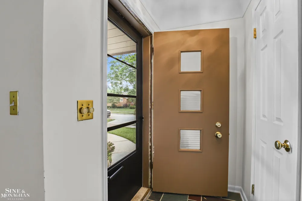 20631 Wedgewood Drive Grosse Pointe Woods City, MI 48236