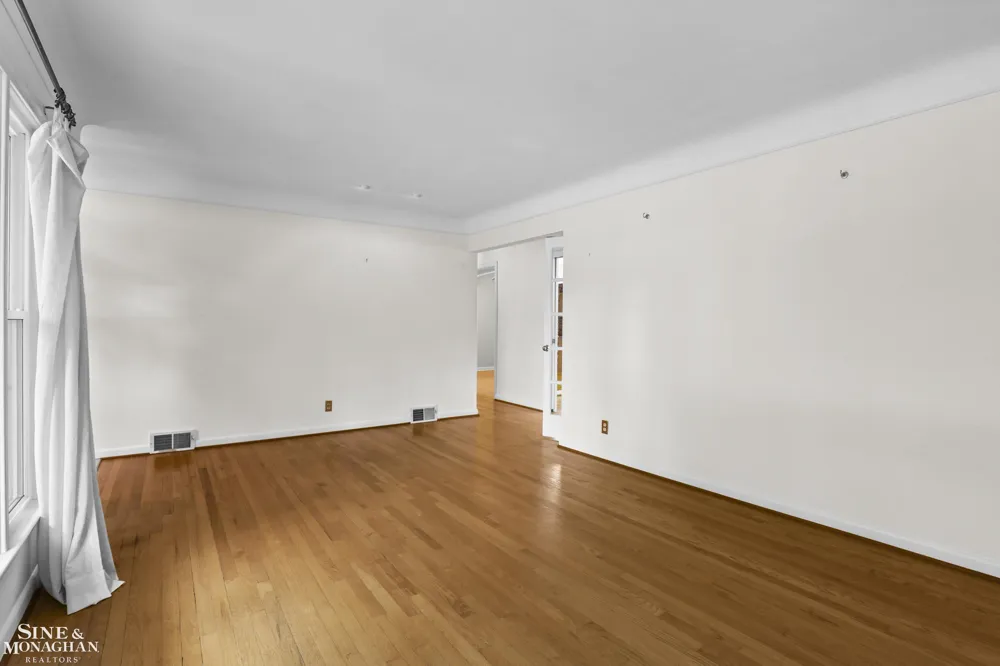 20631 Wedgewood Drive Grosse Pointe Woods City, MI 48236