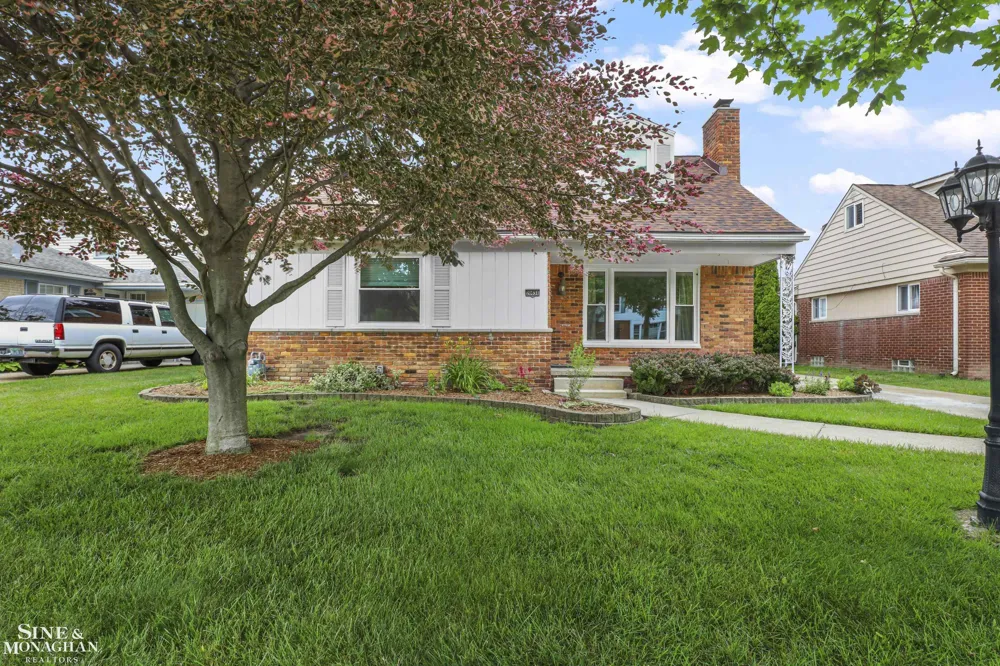 20631 Wedgewood Drive Grosse Pointe Woods City, MI 48236