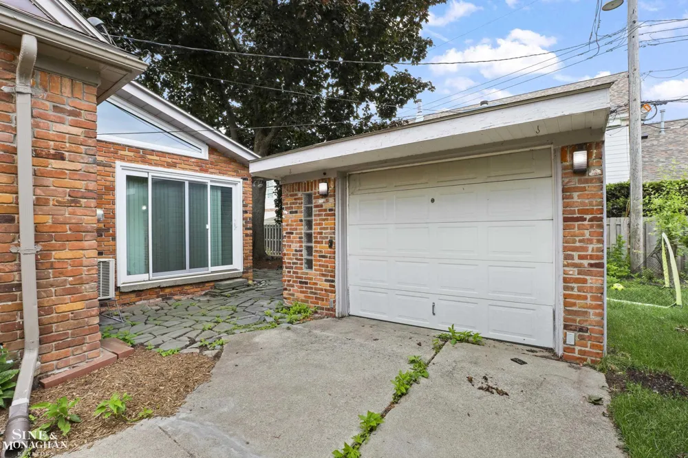 20631 Wedgewood Drive Grosse Pointe Woods City, MI 48236