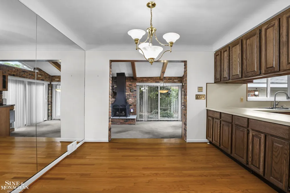 20631 Wedgewood Drive Grosse Pointe Woods City, MI 48236