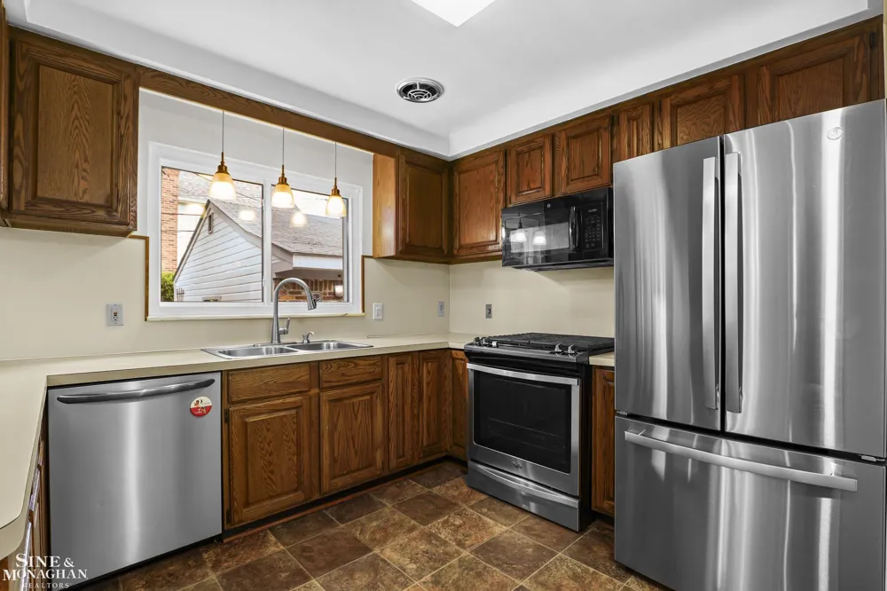 20631 Wedgewood Drive Grosse Pointe Woods City, MI 48236