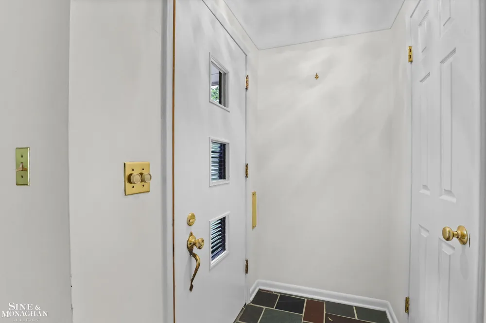 20631 Wedgewood Drive Grosse Pointe Woods City, MI 48236