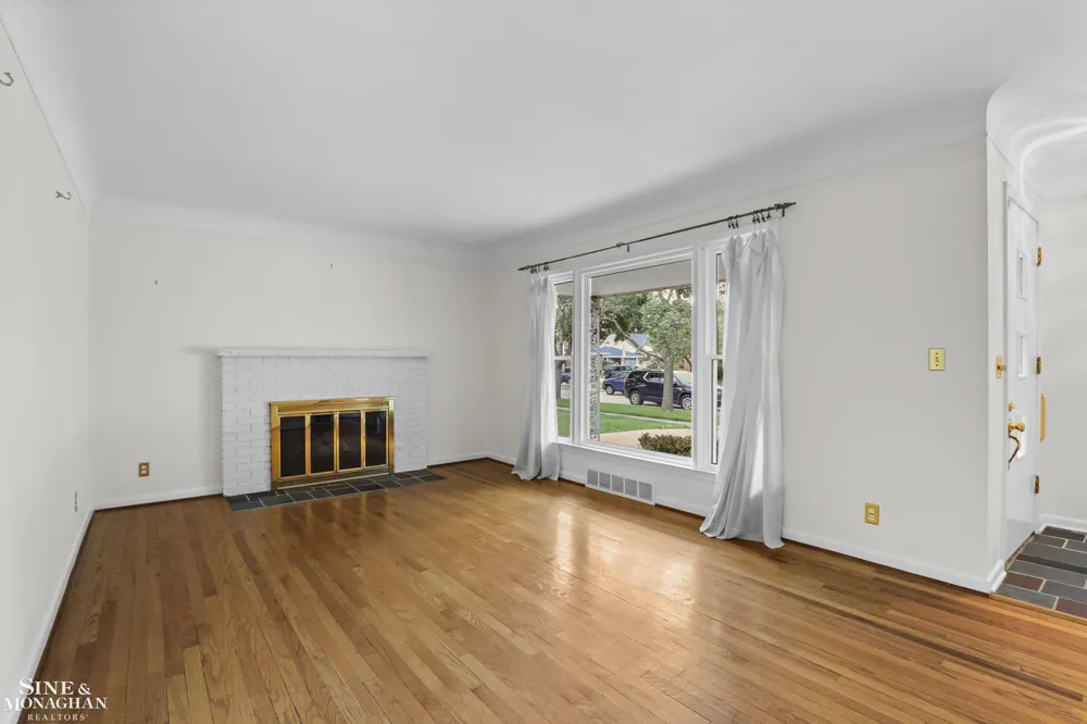 20631 Wedgewood Drive Grosse Pointe Woods City, MI 48236