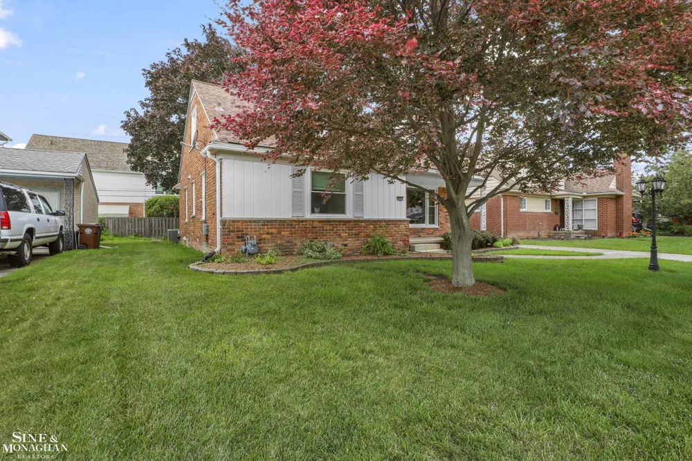 20631 Wedgewood Drive Grosse Pointe Woods City, MI 48236