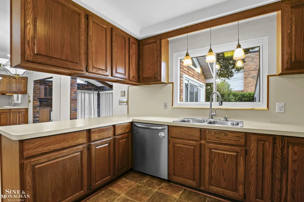 20631 Wedgewood Drive Grosse Pointe Woods City, MI 48236