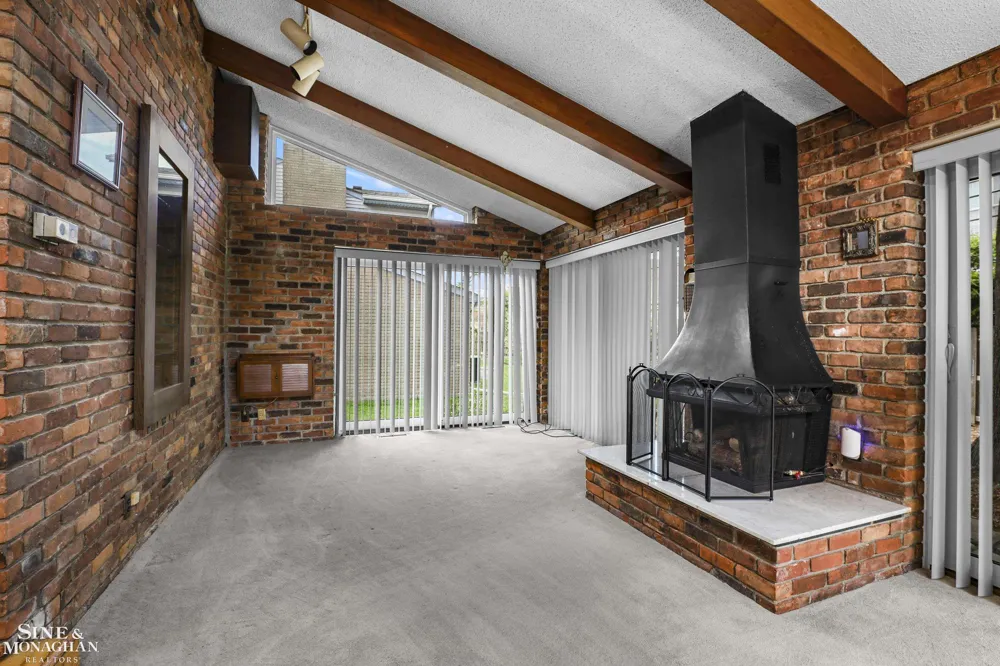 20631 Wedgewood Drive Grosse Pointe Woods City, MI 48236