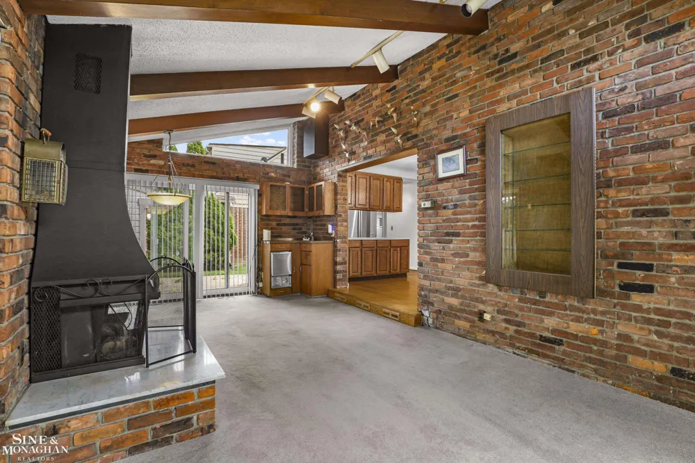20631 Wedgewood Drive Grosse Pointe Woods City, MI 48236