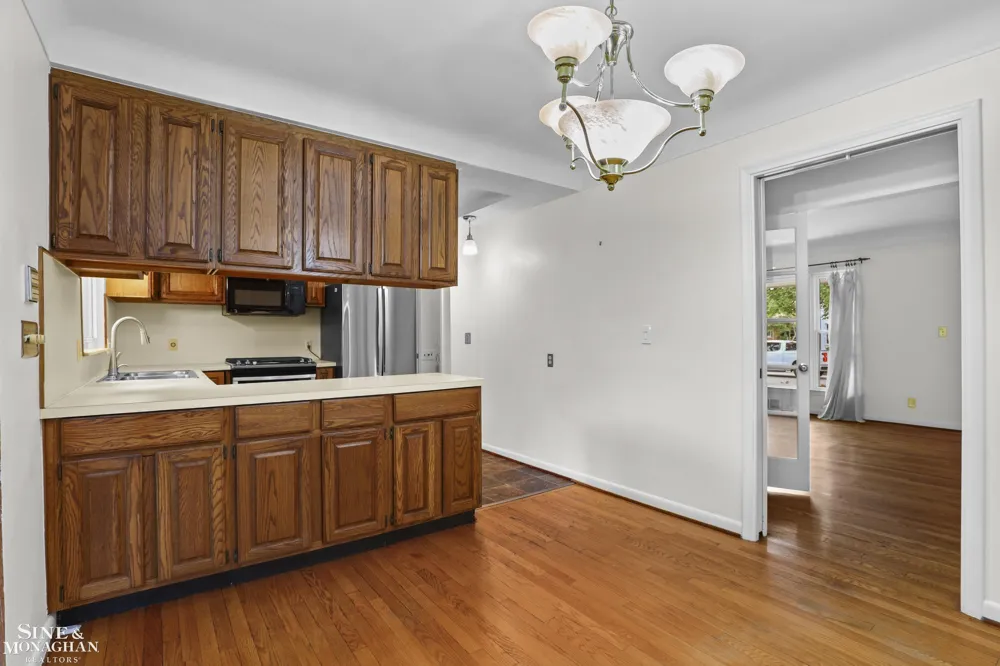 20631 Wedgewood Drive Grosse Pointe Woods City, MI 48236