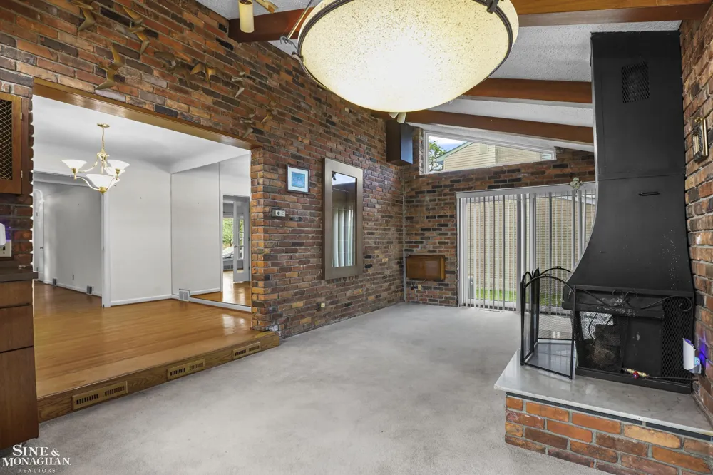 20631 Wedgewood Drive Grosse Pointe Woods City, MI 48236