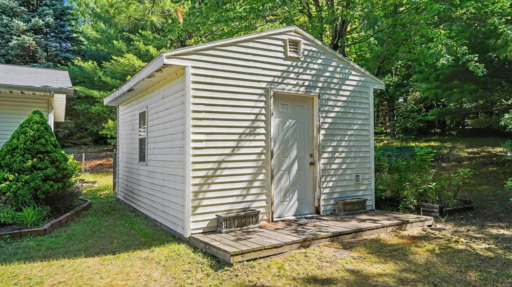10221 E Church Road Richland Township, MI 48891