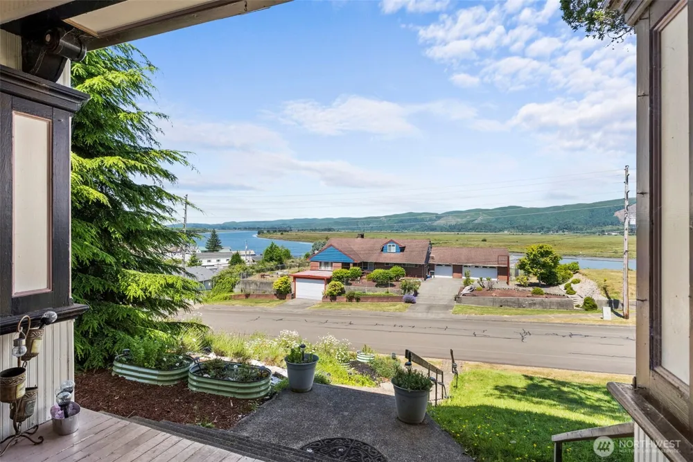 714 W First Street South Bend, WA 98586
