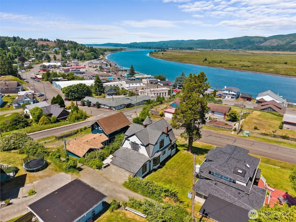 714 W First Street South Bend, WA 98586