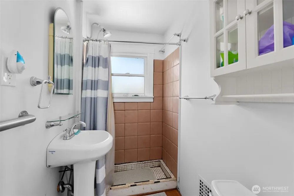 714 W First Street South Bend, WA 98586