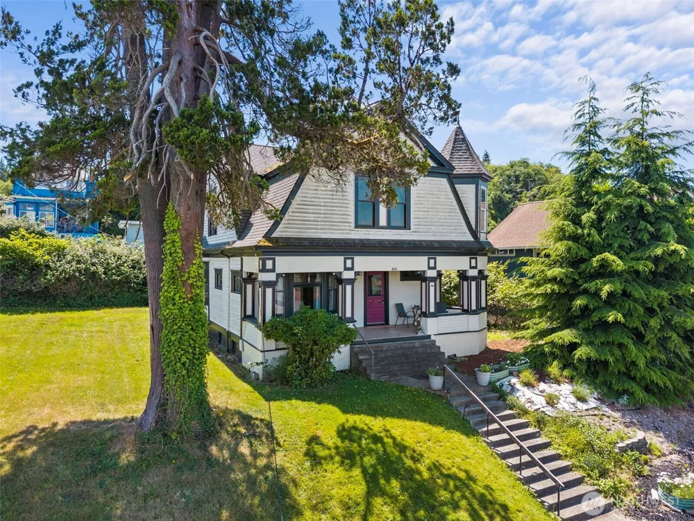 714 W First Street South Bend, WA 98586