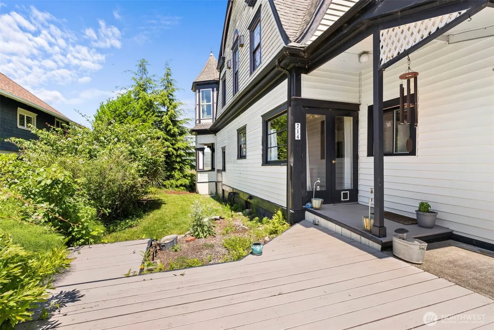 714 W First Street South Bend, WA 98586