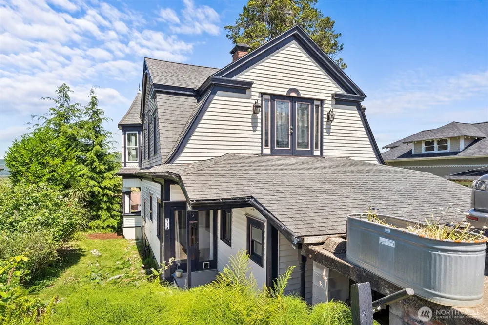 714 W First Street South Bend, WA 98586
