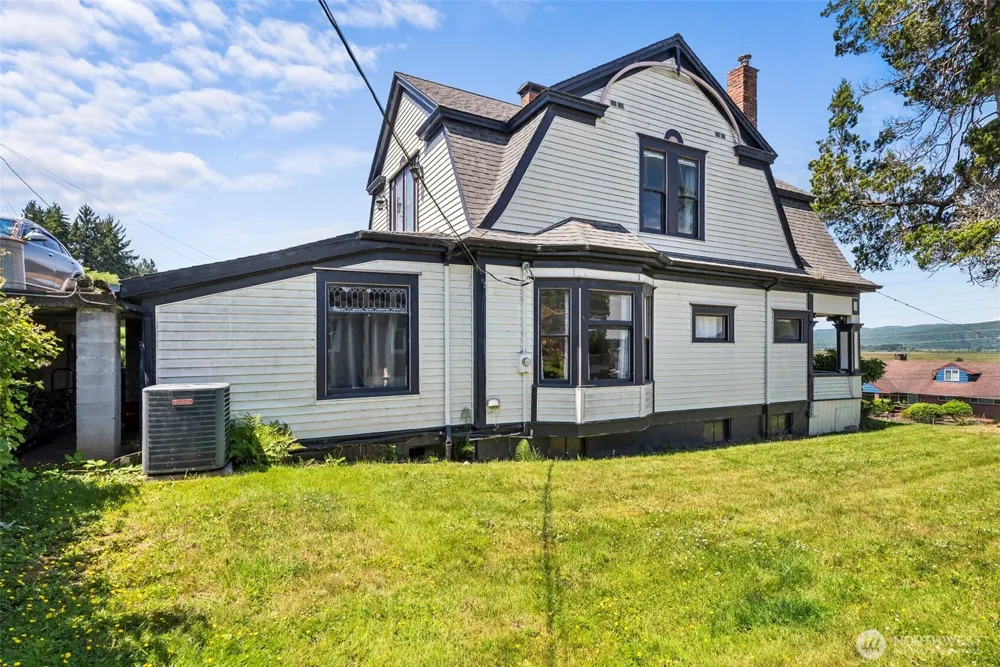 714 W First Street South Bend, WA 98586
