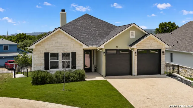 1811 Chateau Lane Kerrville, TX 78028