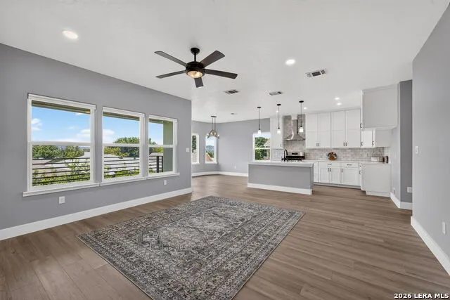 1811 Chateau Lane Kerrville, TX 78028