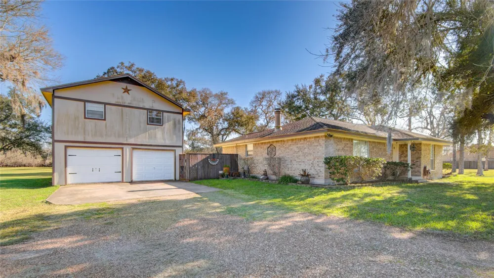 411 County Road 912a Brazoria, TX 77422
