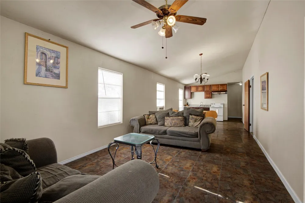 411 County Road 912a Brazoria, TX 77422