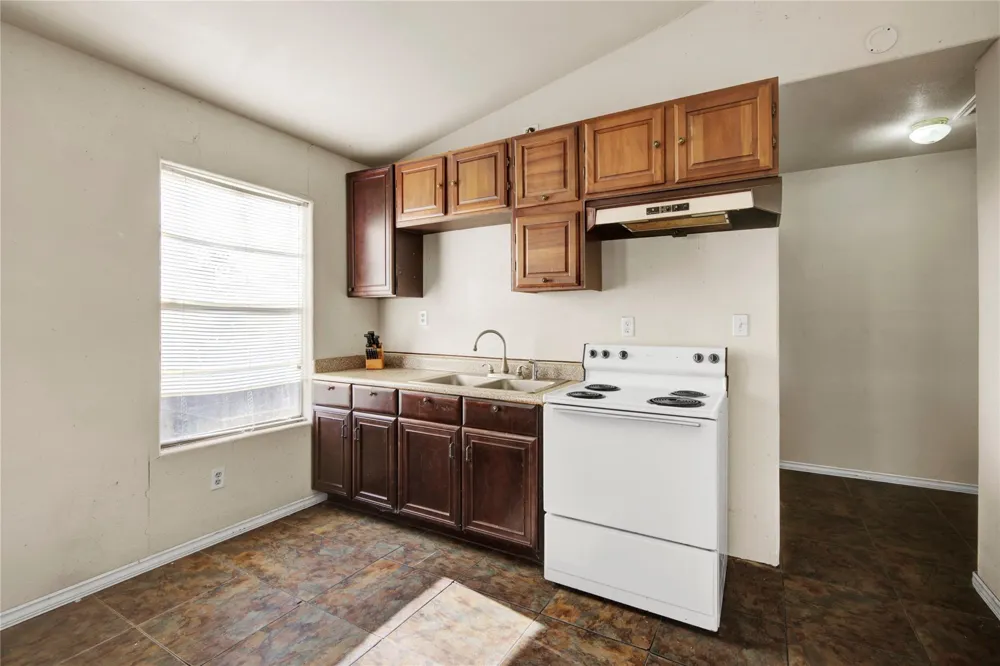 411 County Road 912a Brazoria, TX 77422