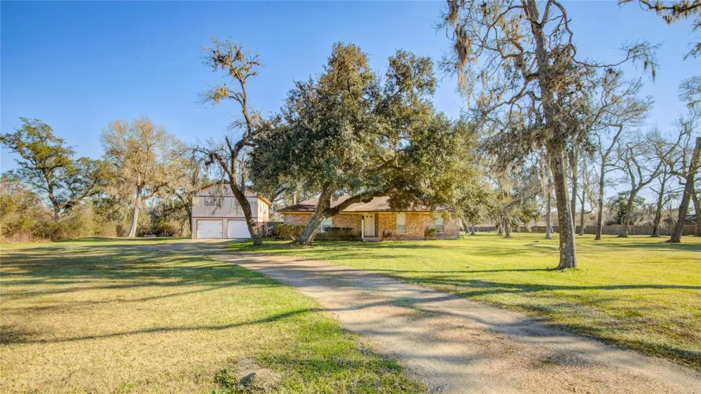 411 County Road 912a Brazoria, TX 77422