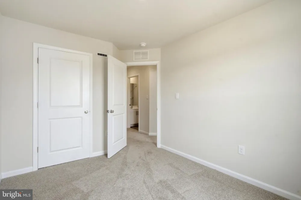 127 GARY WAY Sicklerville, NJ 08081
