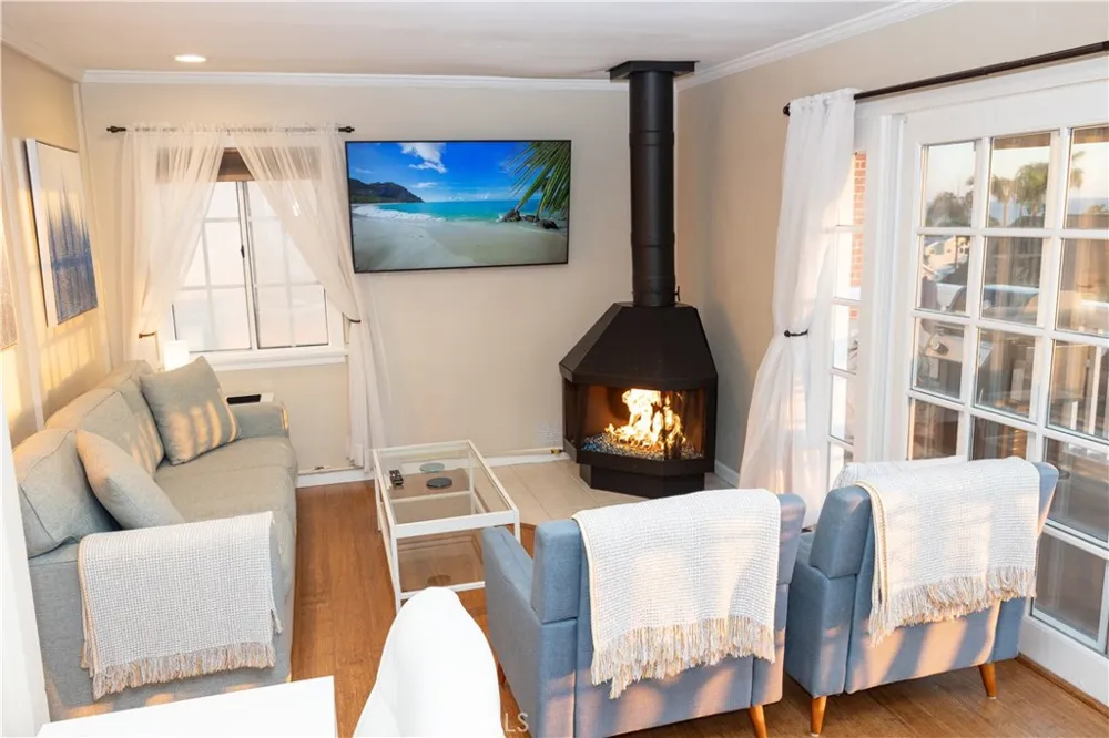 464 Bent Street #A Laguna Beach, CA 92651