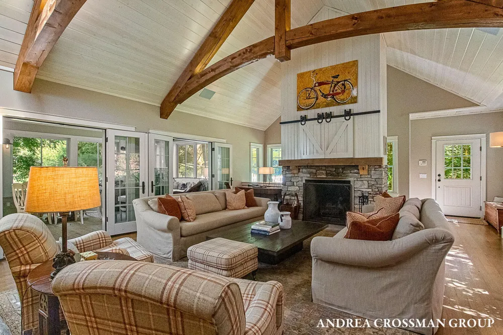 2075 Lakeshore Drive Fennville, MI 49408