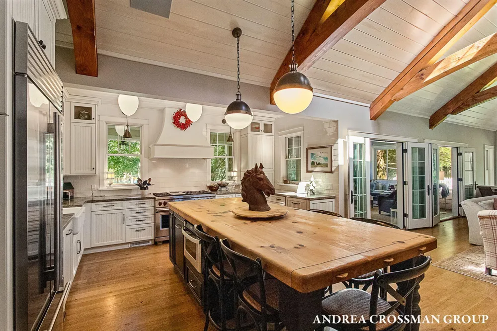 2075 Lakeshore Drive Fennville, MI 49408