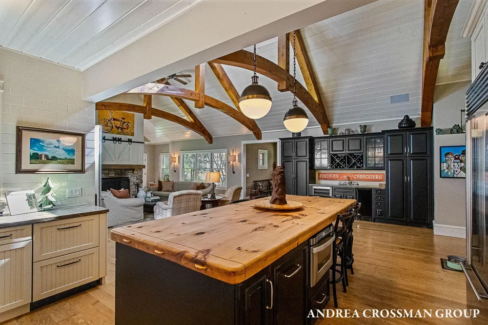2075 Lakeshore Drive Fennville, MI 49408