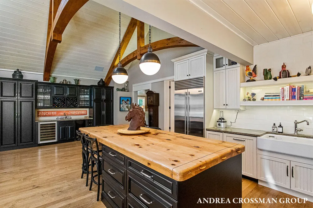 2075 Lakeshore Drive Fennville, MI 49408